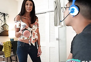 Which Butt Gap Feels Better? Stepmom Anal Challenge - Abby Somers -