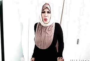 Horny Hijabi Stepmom Tokyo Lynn Fucked Her Stepson