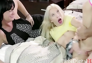 Mummy likes to wait for daddy fuck me- old man lassie kenzie reeves