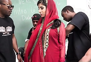 Nadia ali learns wide handle a federate be advisable for black cocks