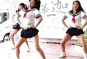 The classmate's skirt is too short. Token dancing, report to the Discipline Office (Ting Wei, Xuanxuan, pat)