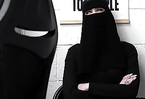 Remaja Muslim Delilah Topi lama moden curi seluar dalam tetapi ditumpaskan tidak berhubungan dengan police officer pusat membeli-belah