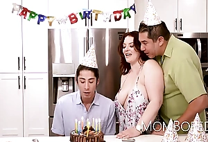 MILF Fucked By Stepson Uppish Birthday InFront Be beneficial to Her Husband - Emmy Demur