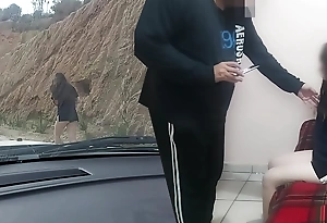 Viejo Encuentra a Morrita putipobre de colonia marginal y le ofrece dinero por usarla como bolsa de semen, jovencita real, no fingido 18 yo - SUBTITULOS en inglés