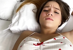 Joven HERMANASTRA Colombiana es follada duro