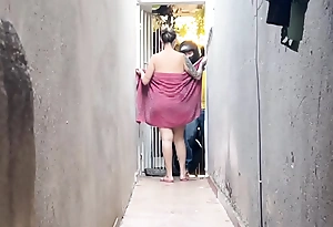 Fiquei pelada pro entregador de aplicativo e chamei ele pra dentro da minha casa .Ele não resistiu e me fudeu todinha hardcore Bunda enorme Peitos perfeitos pequenina chupando boquete História porno