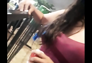 ¡Después de la fiesta jovencita pillada en la calle! El no pudo aguantar ni 3 minutos cuando ella abrió las piernas y le pidió correrse.