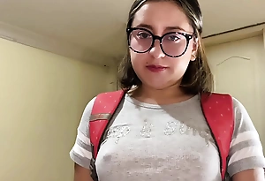 Mi compañero de clase accidentalmente se corre dentro de mí.